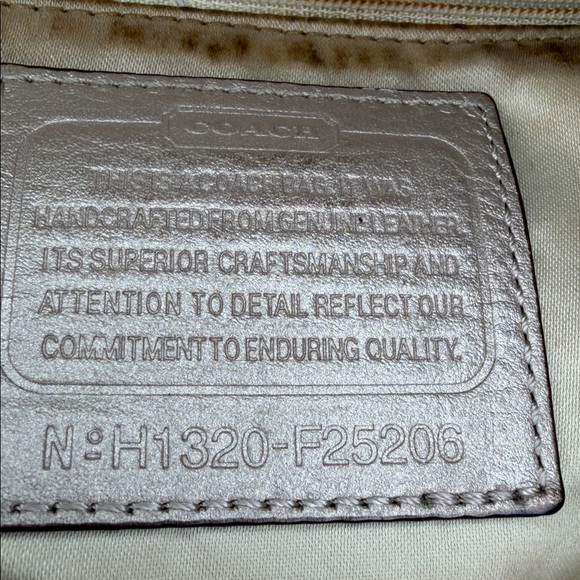 Coach EUC Taylor champagne, leather flap Crossbody bag with removable strap - Picture 3 of 11